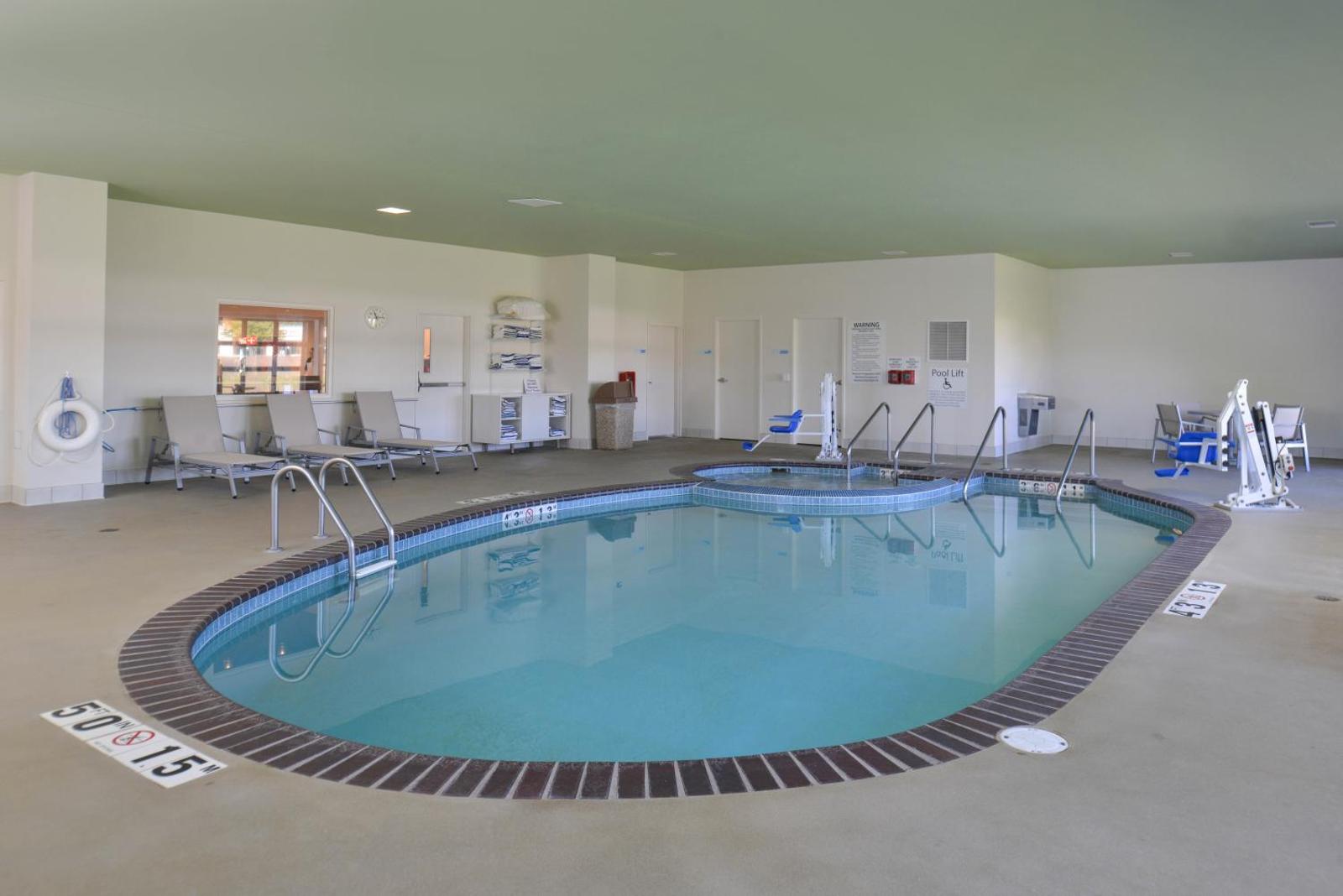 Holiday Inn Express Hotel and Suites Stevens Point an IHG Hotel Main image 2